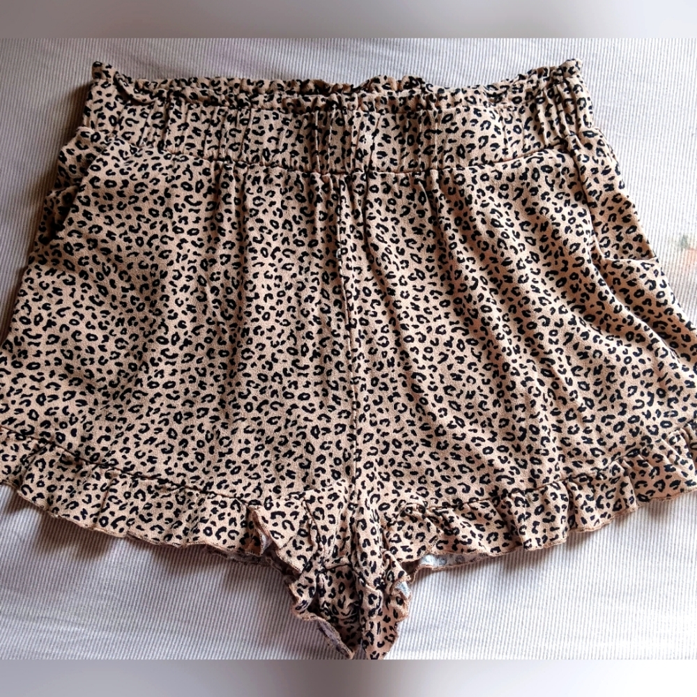 Blue Rain Leopard print high waist shorts small